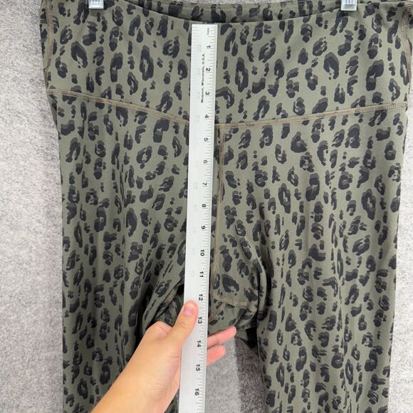 Old Navy Activewear Leggings Women M Medium Gray Animal Print Capri Pull On - Picture 4 of 7